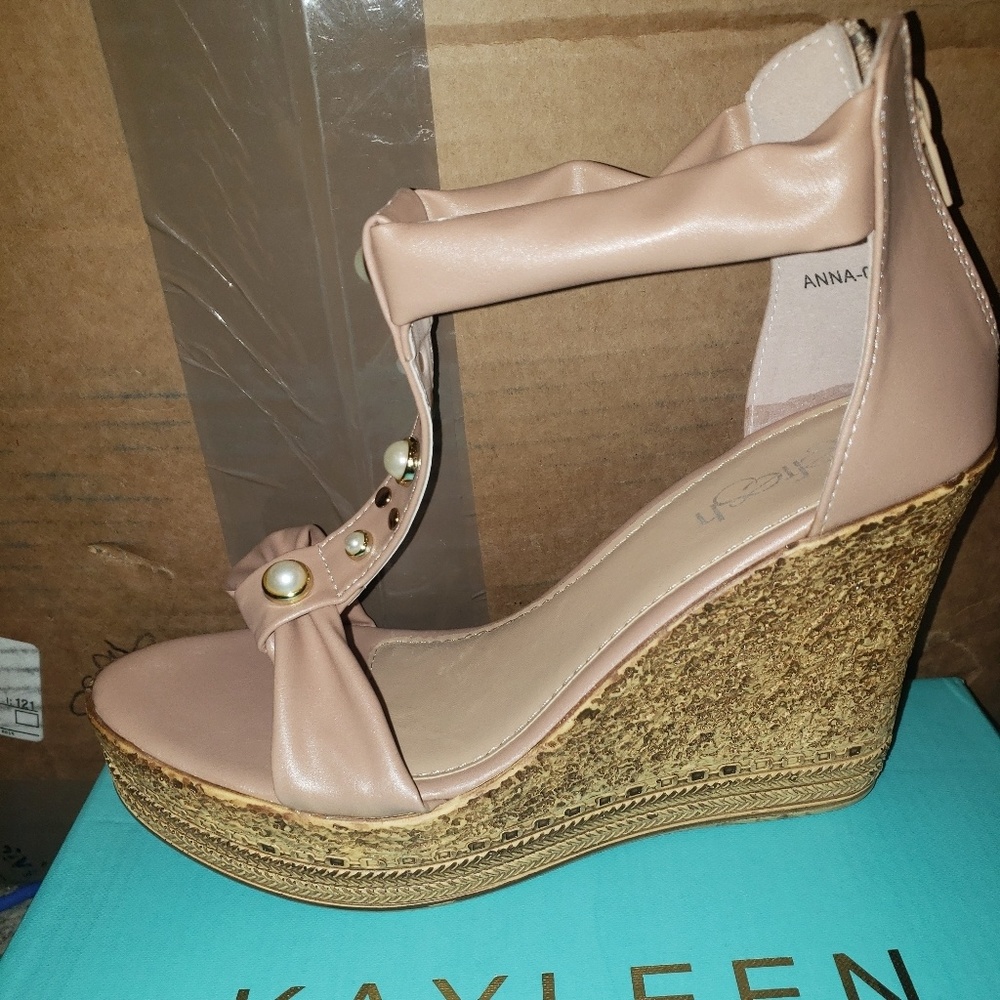 Nude wedge